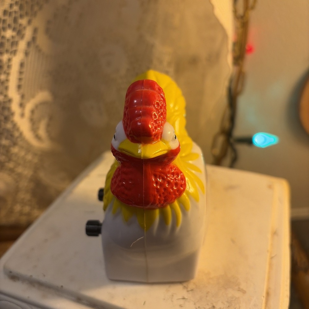 BOGO VINTAGE ROOSTER ALARM CLOCK AND SOLAR BOBBLE HEAD CHICK DOUBLE CLUCK - Picture 4 of 12